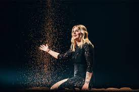 Eurovision 2025 : Louane enflamme la demi-finale ! - Streetart Paris
