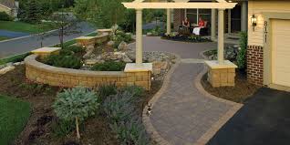 We rounded up our best retaining wall ideas so you can plan your diy landscaping project. Build A Block Retaining Wall Planter Ideas From Anchor Wall