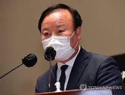 최근 유부남 직장 상사로부터 선물 받은 탁상형 시계에 초소형카메라가 달려있었다는 등 불법촬영 피해 사례가 잇따르는 가운데, 한 전문가가 물건에 삽입된 카메라를 찾아내는 법에 대해 조언했다.장성철. ê¹€ìž¬ì› ì†¡ì˜ê¸¸ XíŒŒì¼ ê³µê°œí•˜ë¼ ìœ¤ì„ì—´ë„ ì†Œìƒížˆ í•´ëª…í•´ì•¼ í•œê²½ë‹·ì»´