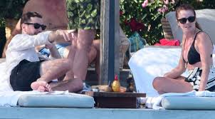 Bu iddialar sürerken oğulcan engin ve ezgi eyüboğlu'nun aşkı ise belgelendi. Ogulcan Engin Ile Ezgi Eyuboglu Bodrum A Gitti Magazin Www Izmirkenthaber Com Tr