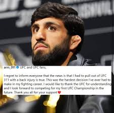 Pulled a muscle in his neck. Jeremy is an absolute bellend. Learn some  discipline ffs.