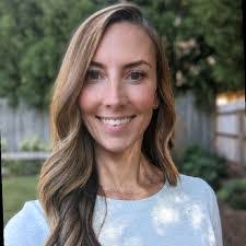 Laura Sanders's Instagram, Twitter & Facebook