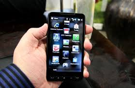 Hands on with the HTC HD2 - CNET