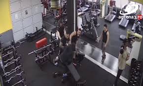 Poti alege dintre numeroase programe de aerobic: Imagini Cu BÄƒtaia Din Sala De Sport Din BucureÈ™ti In Urma CÄƒreia Un TanÄƒr A Fost Ucis Foto Stiri Diaspora
