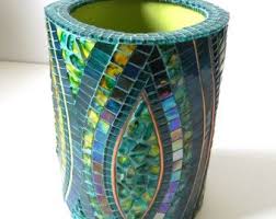 Mosaic Art Grand Vase En Mosaique De Verre Teinte Sur Ceramique En Rouge Et Jaune In 2020 Mosaic Vase Mosaic Flower Pots Mosaic Bottles