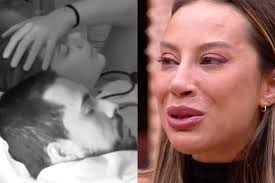 Não acredito nisso mesmo prq ela dormiu no quarto do líder!! E Mentira isso  só pra sujar a imagem da garota falsa sério né gente pra que inventar tudo  isso!!!