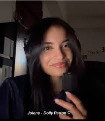 Jolene Harms's Instagram, Twitter & Facebook