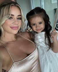 Danielle Hoffman's Instagram, Twitter & Facebook