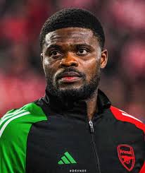 According to the Sun Arsenal are in talks with Thomas Partey over a new  deal to stay at the club, with his contract expiring in the summer! 😯