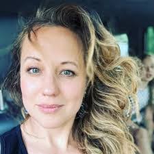 Kelsey Crowe's Instagram, Twitter & Facebook