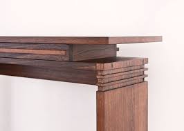 コンソール テーブル 飾り台 デスク ドレッサーなど様々な用途で活躍 のページです シンプルであるからこそ 細部まで美しく a flatコンソール テーブルは 直線的なフォルムと 無垢材の温もりがひとつになりました 使うひとのためにデザインされた機能性と どこ