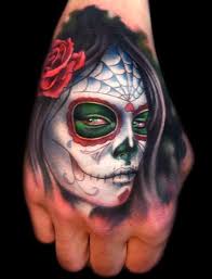 Pin De Mike Skipski En Santa Muerte Tatuajes De Calaveras Mexicanas Tatuaje De La Mano Galeria De Tatuajes