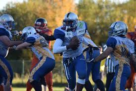 Football field or football pitch may refer to the playing areas of several codes of football: Ab Aufs Football Feld Vom Probetraining Zum Super Bowl