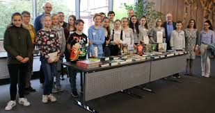 Liebe eltern, das schuljahr 2014/15 beginnt für uns am montag. Landkreis Saarlouis Eric Jansen Gewinnt Kreisweiten Vorlesewettbewerb Der Gemeinschaftsschulen