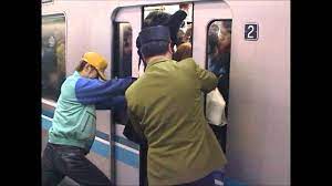 Tokyo subway during morning rush hour - 東西線 葛西駅 満員電車 - YouTube