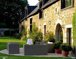 epingle sur akmens majas