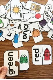 Free Printable Color Word Match Puzzles In 2020 Englisch Grundschule Englischunterricht Farben Lernen