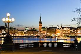 Der verein versteht sich als überparteiliche und wirtschaftlich unabhängige vertretung der interessen des privaten grundeigentums. Hamburg Binnenalster Mit Weihnachtsbaum Haus Grund Kiel