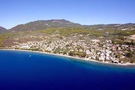 Συγκλονιστικές εικόνες, οι κάτοικοι απομακρύνονται από τα χωριά τους με τις καμπάνες να χτυπούν. Robies 3enodoxeio Souris Sthn Eyboia Stis Robies