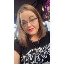 Beth Mcnerlin's Instagram, Twitter & Facebook