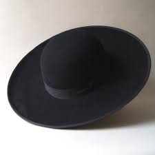 Wide Brimmed Men S Hat Outfits With Hats Hats For Men Fedora Hat Outfits