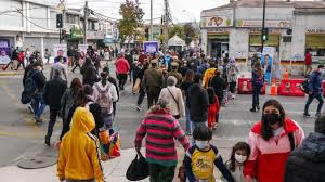 En paralelo, este jueves se concretó la salida de cuarentena de 20 comunas, entre ellas santiago, tras 50 días confinada, pese a ser la séptima en todo el país con más casos activos, 821, según el último informe epidemiológico. Plan Paso A Paso Maipu Cerrillos Y Otras 22 Comunas Avanzan A Fase 2