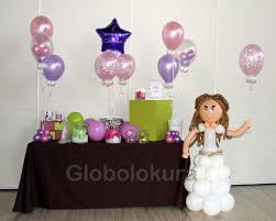 Primera comunion de tu hijo , obsequia a familiares y amigos esta lindacruz con uvas y espigas. Decoracion Con Globos Para Primera Comunion Mesa Dulce Con Muneca De Globos Comunion Communion Dulce