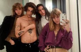 Scopriamo il significato dei suoi tattoo! I Maneskin Vincono Sanremo 2021 Il Significato Del Brano Zitti E Buoni