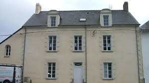 Contrairement aux habitations modernes qui disposent de systèmes de ventilation les enduits à la chaux permettent de réaliser toutes les structures et aspects historiques. Enduit A La Chaux Travaux Maconnerie Saint Nazaire Guerande St Brevin