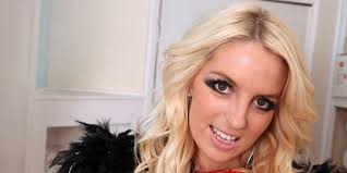 She is credited with influencing the revival of teen pop during the late 1990s and early 2000s. Mantan Pelayan Ini Mendadak Kaya Karena Mirip Britney Spears Merdeka Com