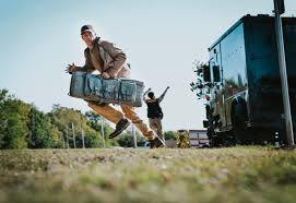 Isabel may (alexa & katie) stars as zoe hull, while thomas jane (the expanse, deep blue sea) and radha mitchell (high art. Film Szenenbild Bilder Run Hide Fight 2020 Movies Outnow