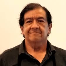 El es Don Jorge. Trabajador de limpieza en Petalos Café. Lamentablemente  Don Jorge tiene Cataratas en ambos ojos y prácticamente no ve. ¡Queremos  ayudarlo! Estamos organizando una rifa en apoyo a Don