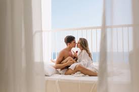 38 000 Kiss Pictures 2,277 free images of kissing.