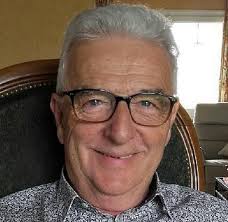 Saint-Marcel. Michel Limoges en dédicace à la bibliothèque