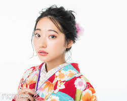 成人式の髪型ボブでもアップにできる 生花で結び目を華やかにカバー