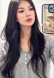 Emma Mims's Instagram, Twitter & Facebook