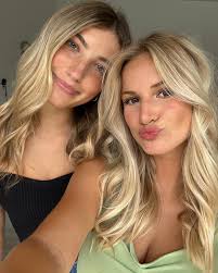 our very own @lexpilz & @rileyselby from MC '21 are our #betabesties this  week!!! they talk a little bit about their friendship below <3 “Lexie was  my first friend I met through