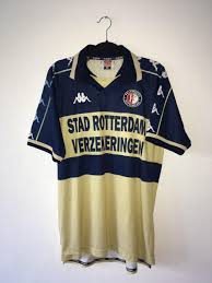 Met informatie over de club, spelers, competitie en het laatste nieuws. Feyenoord Weg Fussball Trikots 2000 2001