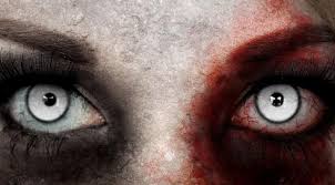 Die linsen sind überwiegend in weiß gestaltet und zusätzlich mit einer krähe in schwarz geschmückt. 40 Ideen Fur Halloween Kontaktlinsen Fur Die Halloween Nacht