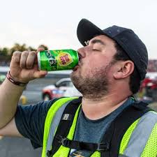 Katie Hettinger (@katiehettracing)