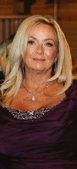 edit***( found a better pic of my grey hair AND makeup 🤣🤣 First of all  thank you for all the amazing comments . Love seeing the pics and women's  creativity .