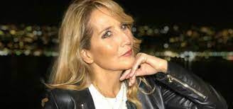 She' s a special artist, unique in terms of personality, lifestyle, for the anomalous and suggestive artistic career and the musical world she has. Gianni Muciaccia Compagno Di Jo Squillo Una Storia D Amore Lontana Dai Riflettori