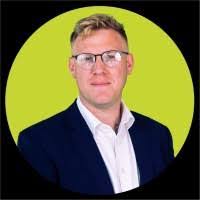 Daniel Clow's Instagram, Twitter & Facebook