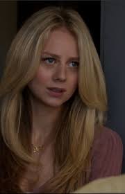 Alguém percebeu que o Lip pegou o tipo dele da Monica? Todas as namoradas  que ele teve, exceto a Mandy, eram loiras e tinham cabelo mais comprido. :  r/shameless