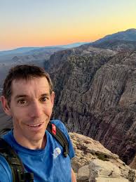 La escalada deportiva en La Pedriza tiene desde hoy una nueva referencia  imprescindible. Ya está disponible la nueva guía de escalada deportiva de  La Pedriza, un lugar único en la península, cargado