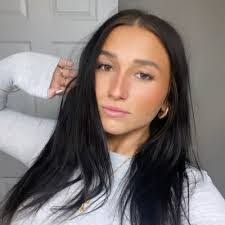 Kacie Henderson's Instagram, Twitter & Facebook