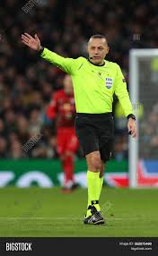 Fifa kokartlı hakemimiz cüneyt çakır, i̇ngiltere'nin tottenham ile almanya'nın leipzig takımları arasında 19 şubat 2020 çarşamba günü oynanacak uefa şampiyonlar ligi son 16 turu. London England 19 Image Photo Free Trial Bigstock