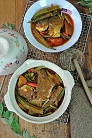 Masak asam pedas ikan bawal putih azie kitchen. Kari Ikan Bawal Ala Mamak Yang Sedap Qasey Honey