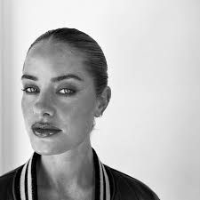 Holly Davey's Instagram, Twitter & Facebook