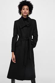 Classic teddy coat with a longer length hitting below the knee. Plaszcz Z Otulajacym Kolnierzem Fashion Coat Outerwear Women